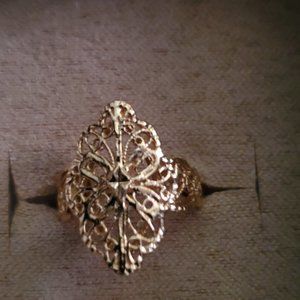 14k Yellow Gold Filigree ring size 7  wgt 2.7grams